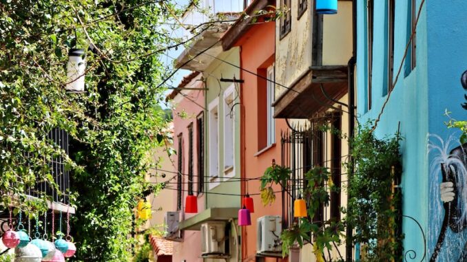 uploaded-image-deniz-tasimaciliginda-liman-islemleri-1697208498103